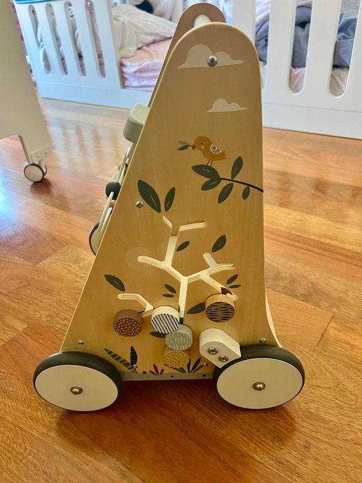 Carrinho de marcha, (Baby Walker) em madeira