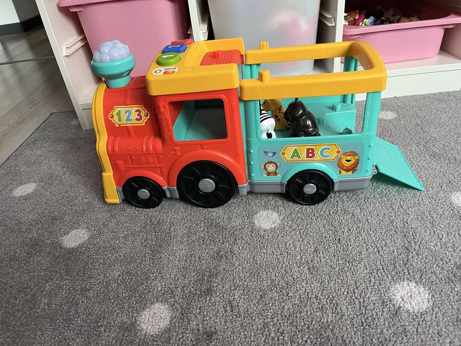 Edukacyjny pociąg ze zwierzątkami little people fisher price