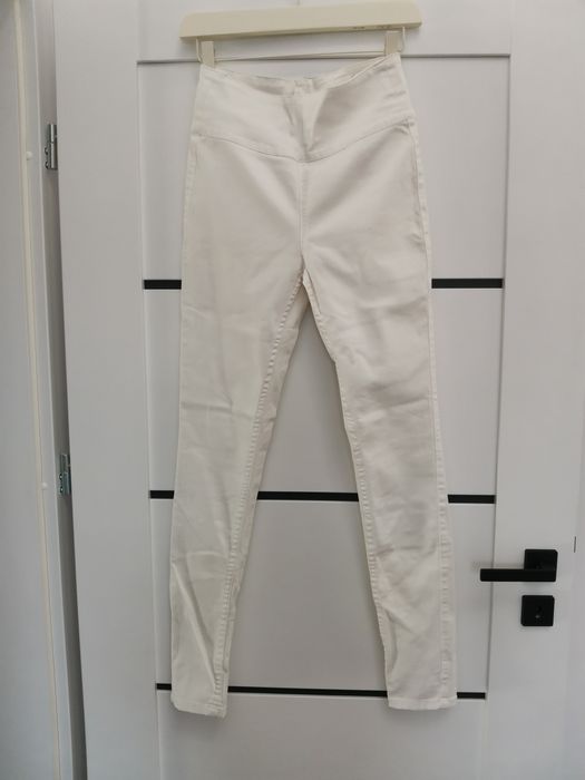 Spodnie z wysokim stanem