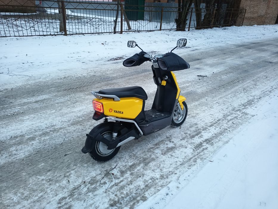 Оренда електроскутера(Вільний) (мопеда)  Glovo