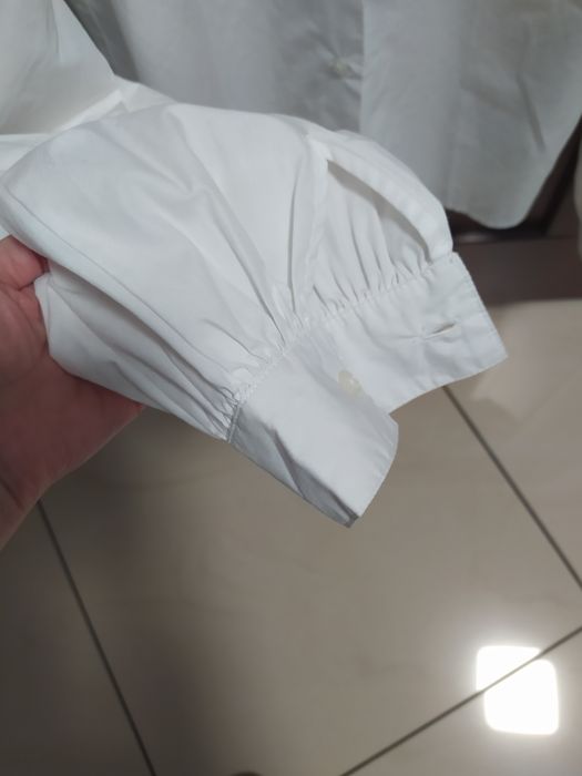 Koszula damska z ozdobnym kołnierzem