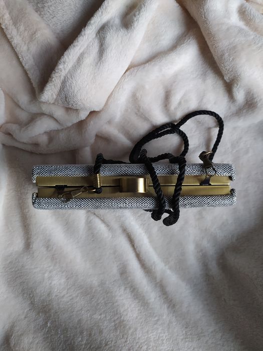 Clutch cinza e dourada