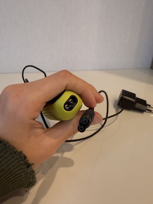 Тример / електробритва Philips OneBlade QP2520 (тушка + зарядка)