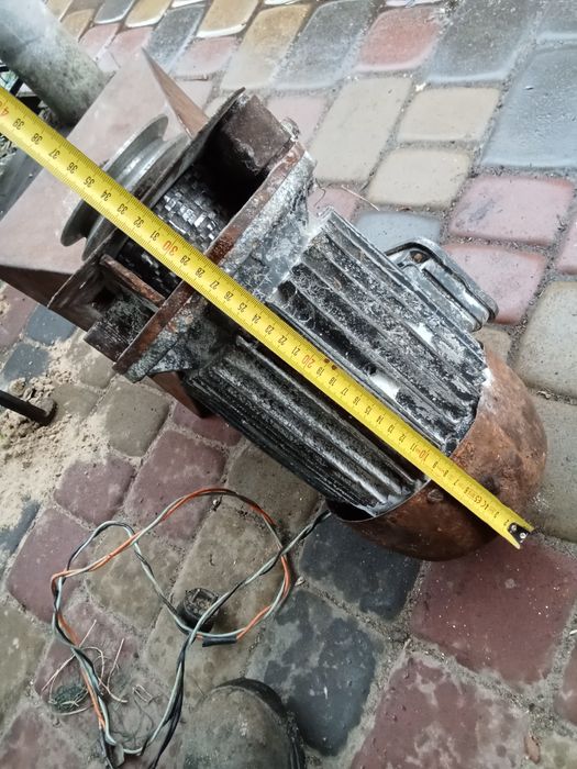 Зернодробилка заводская