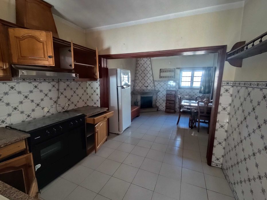 2250m2 Terreno, Quintinha com Vinha e Moradia T4+