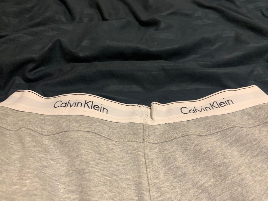 Продам штани Calvin klein розмір М