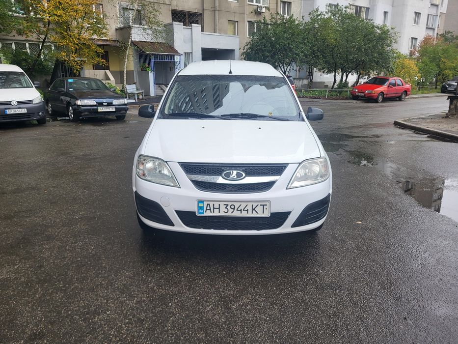 Lada Largus 2014 газ-бензин 1.6