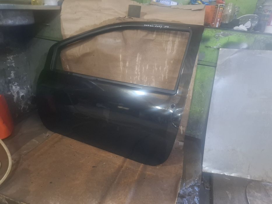 Porta; Frete esq^ Renault Tuwingo ano2003