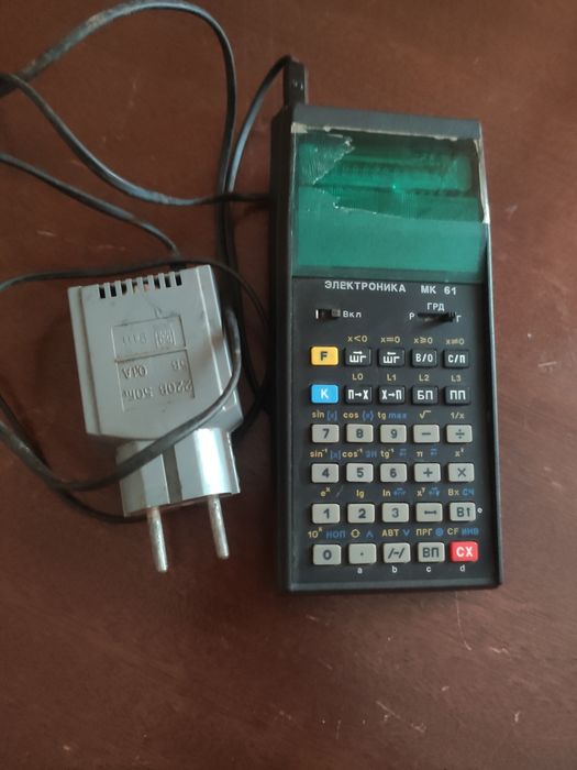 Вінтажний каркулятор Електроніка МК 61 в робочому стані.