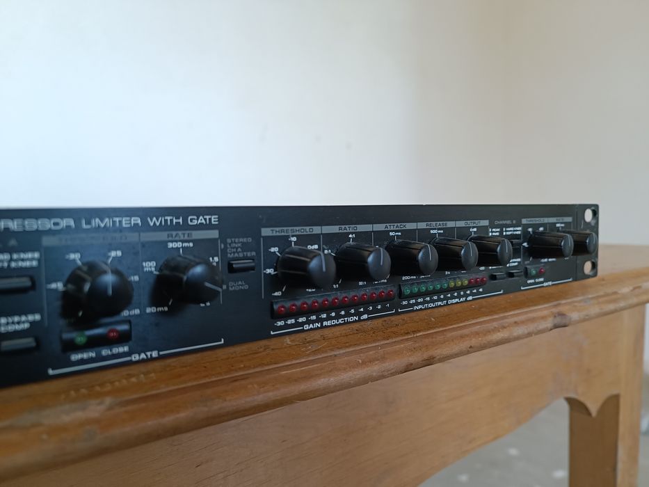 ALESIS 3630 Compressor 名機！ Alesis 3630 Compressor