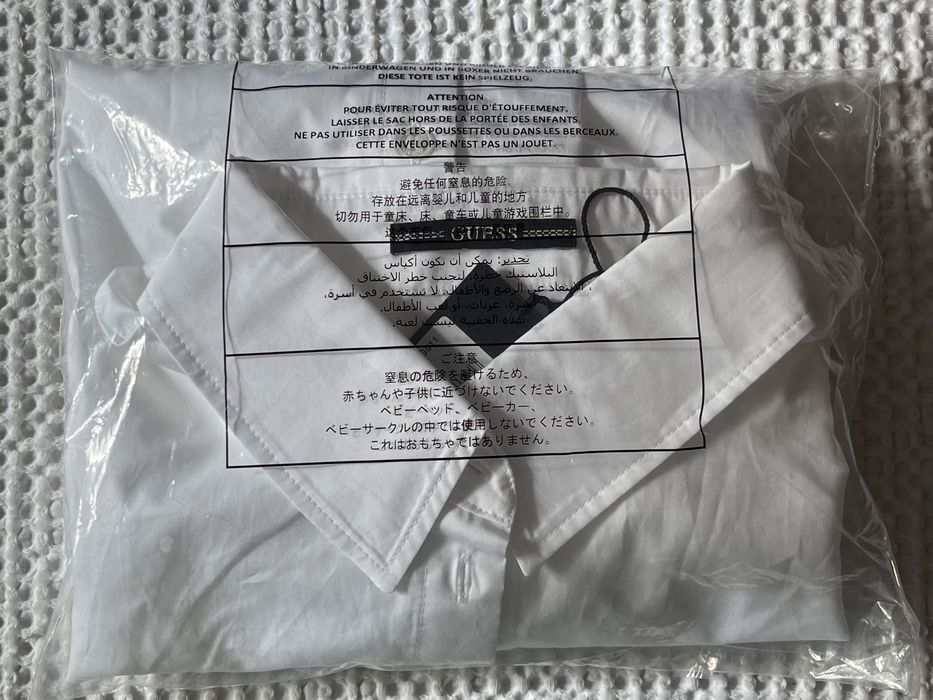 Camisa branca com nó Guess L nova