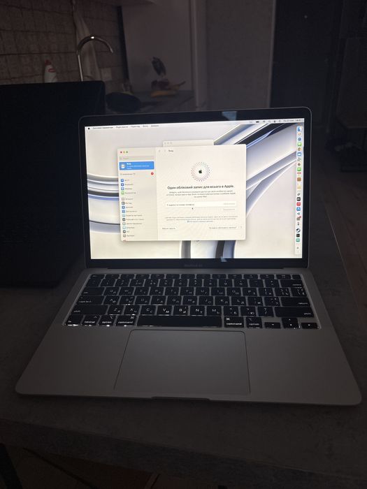 MacBook Air 13 Retina 2020 / Intel Core i5 / 8 GB