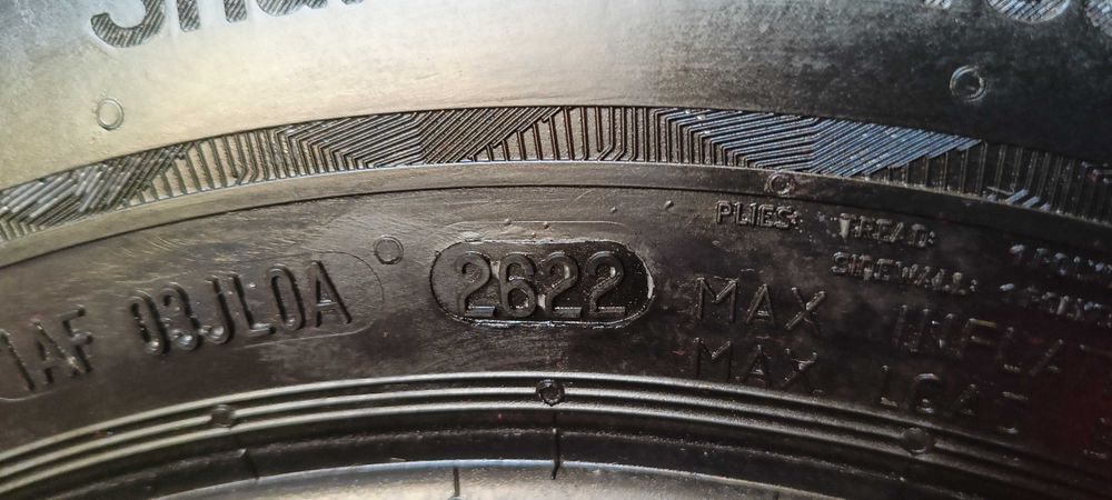 2X 185/70R14 88T Uniroyal Winter Expert 351E