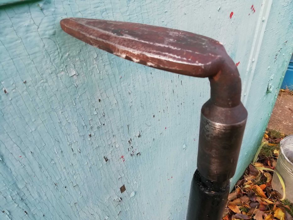 Продам ковану в кузні сапожну лапу у гарному стані.