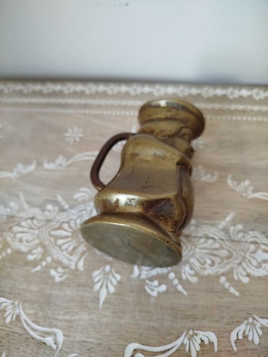 Antigo e curioso Jarro miniatura, latão maciço