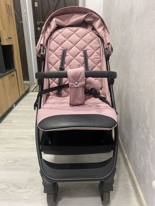 Прогулянкова коляска Carrello Bravo