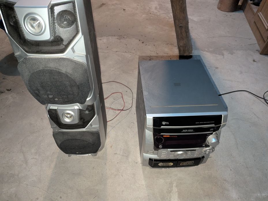 Wieża LG głośniki