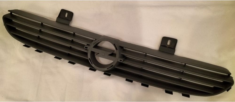 Atrapa chłodnicy corsa b