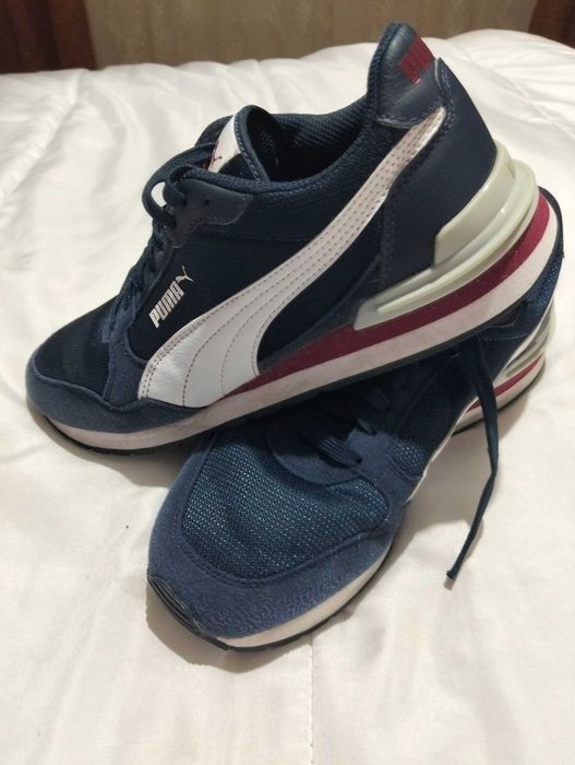 Tênis da PUMA azul escuro n- 40 em bom estado e Silas boas.