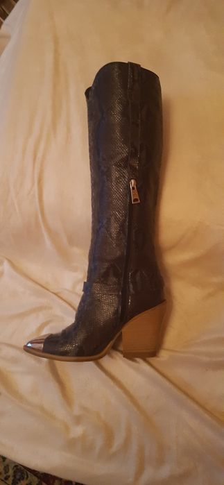 Carinii Kowbojki skóra węża 38