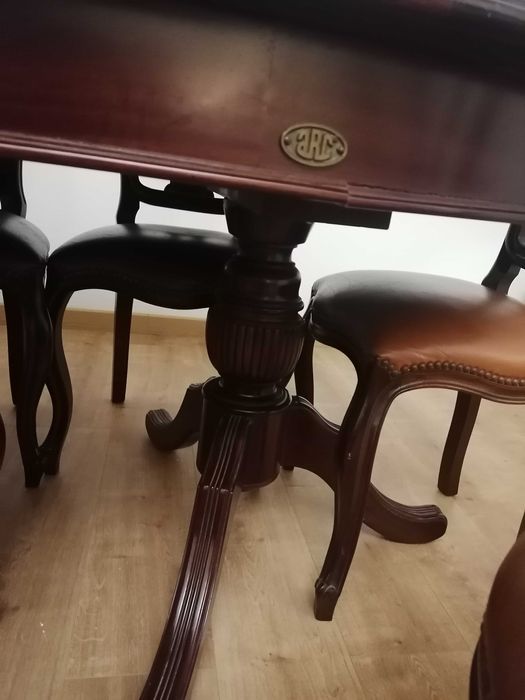 Mesa de jantar com 6 cadeiras