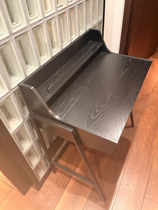 Biurko Borr z szufladami