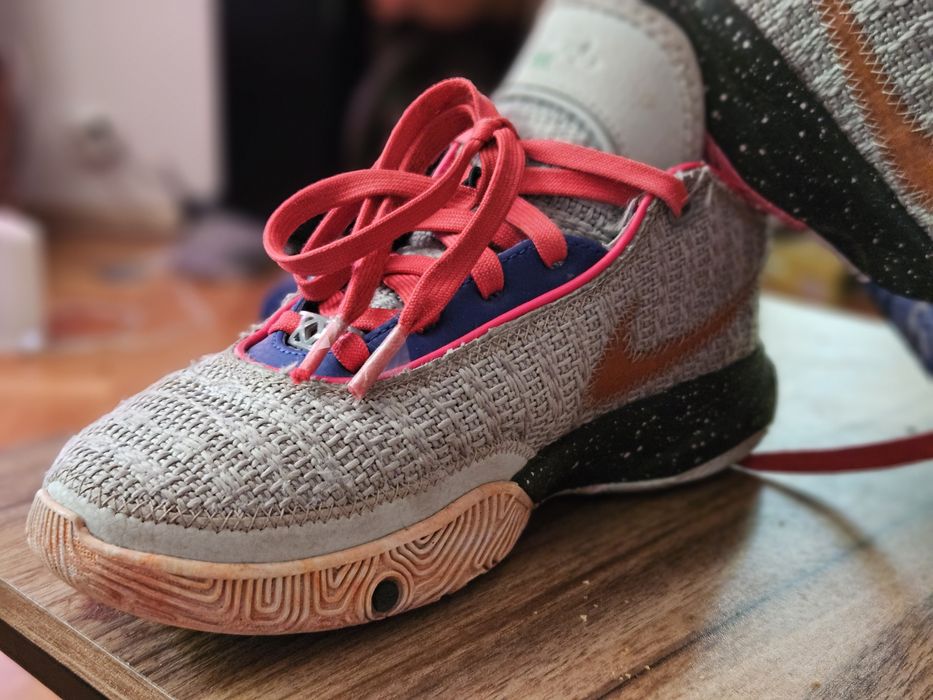 Nike Buty do koszykówki Lebron XX  Szary r.36,5