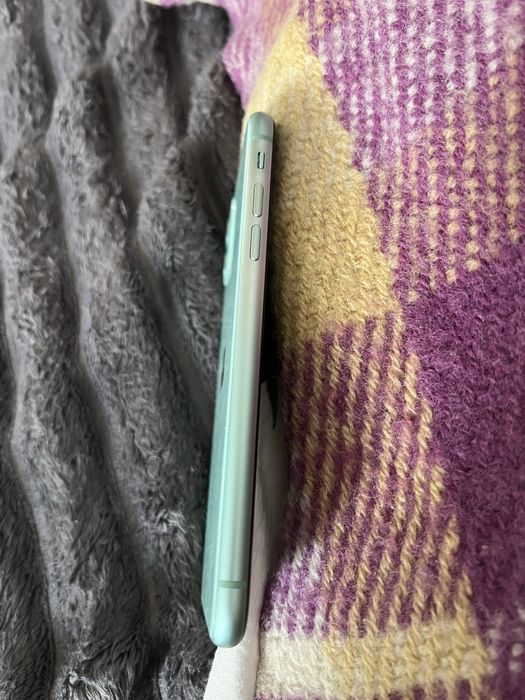 Продам Iphone 11 128