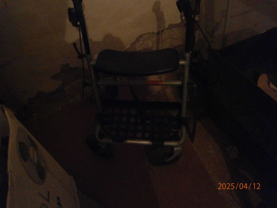 коляска инвалидная. электрическая.