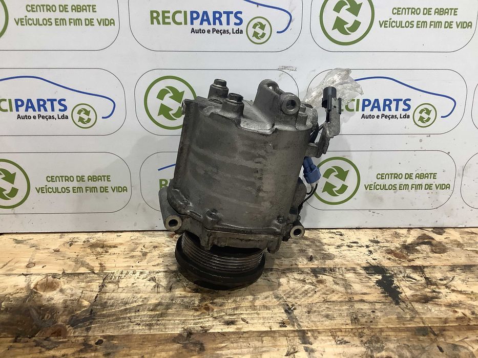 Compressor do ar condicionado Mitsubishi Grandis 2007