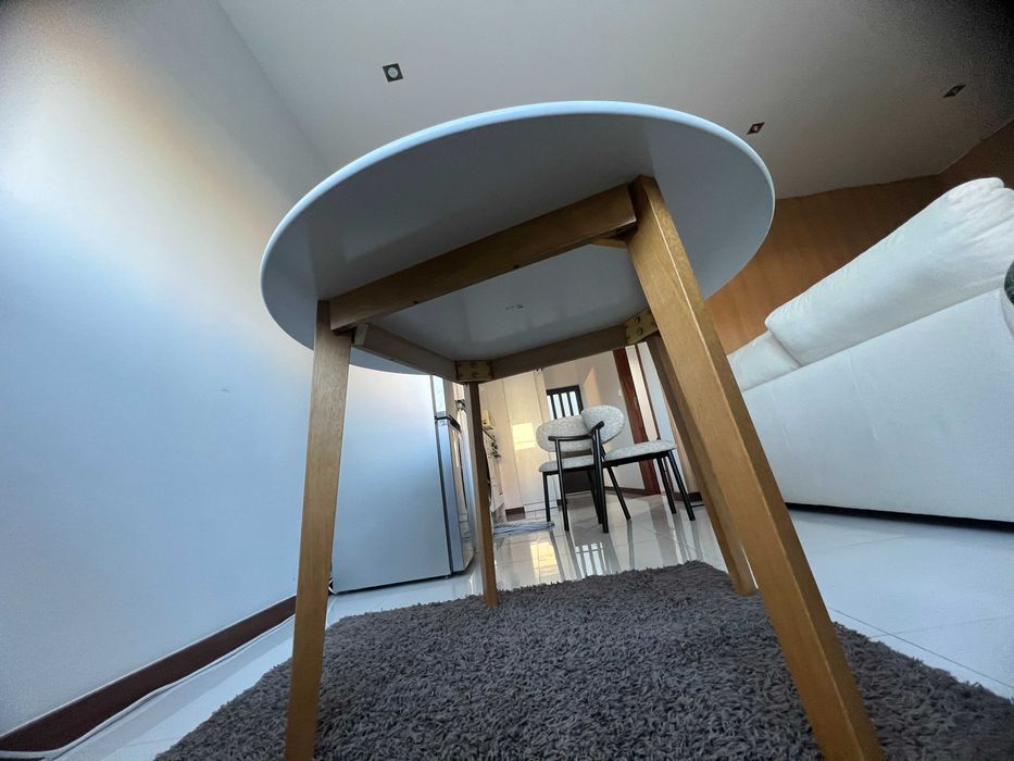 White/Natural Round Table64738569015042121