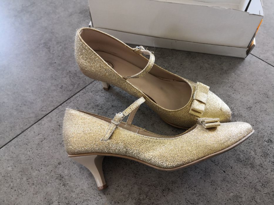 Buty ślubne zlote