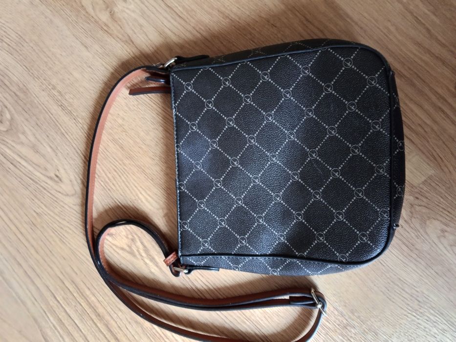 Torebka listonoszka Tamaris Anastasia Classic czarna crossbody logo