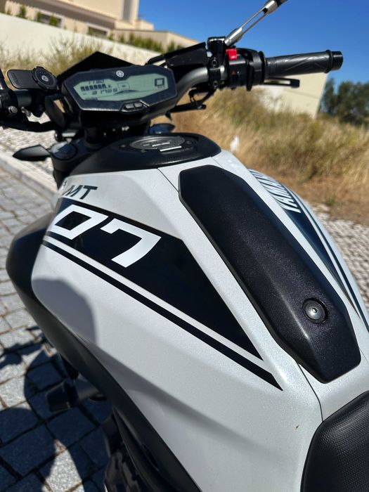 Yamaha MT-07 – Equipamento Extra + Material de Origem