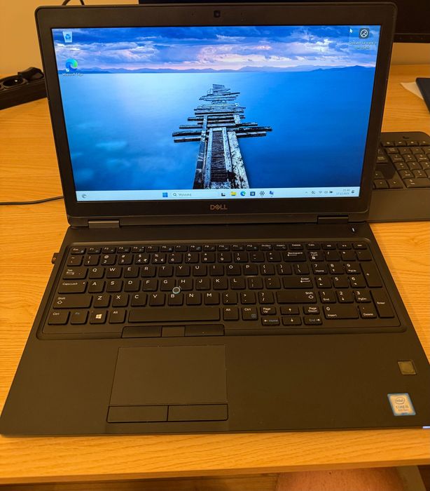 Dell Latitude 5590 Windows 11 PRO / 16 GB RAMu / 256 SSD