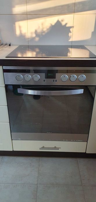 Kuchenka Amica do zabudowy z płytą ceramiczną