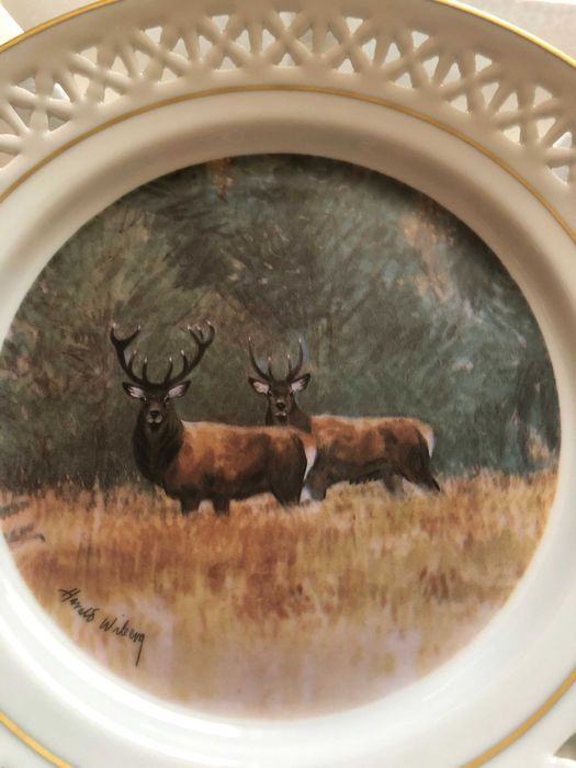 Тарелка на стену  лиса, олени, фазаны, медведь, косули
