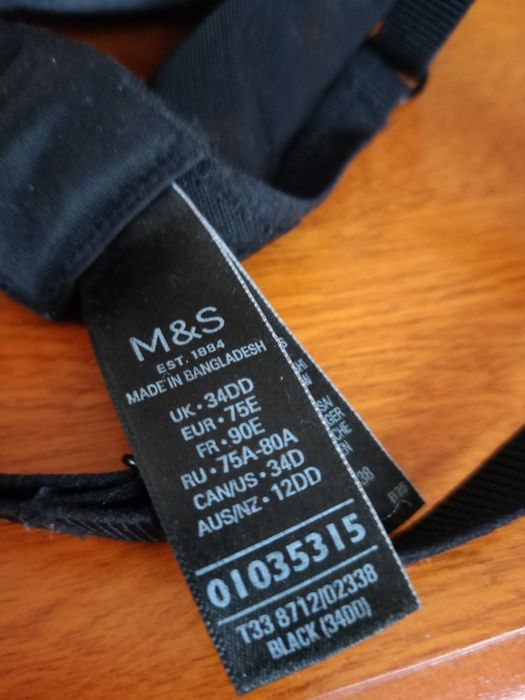 Piękny firmowy M&S czarny biustonosz.