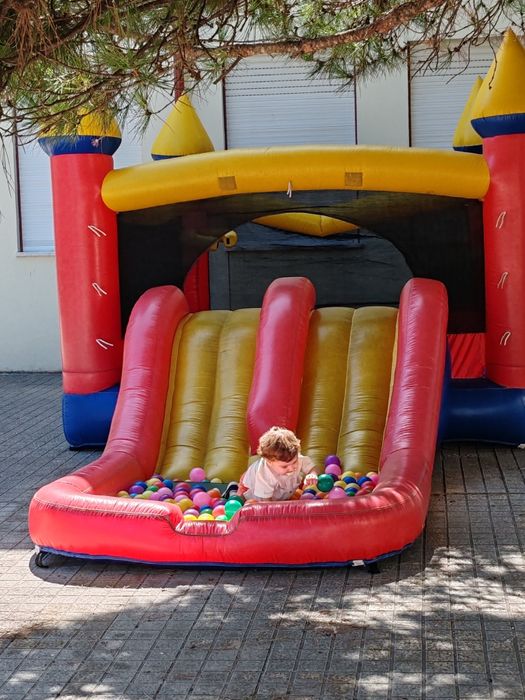 Aluguer de insufláveis e serviço animação low-cost