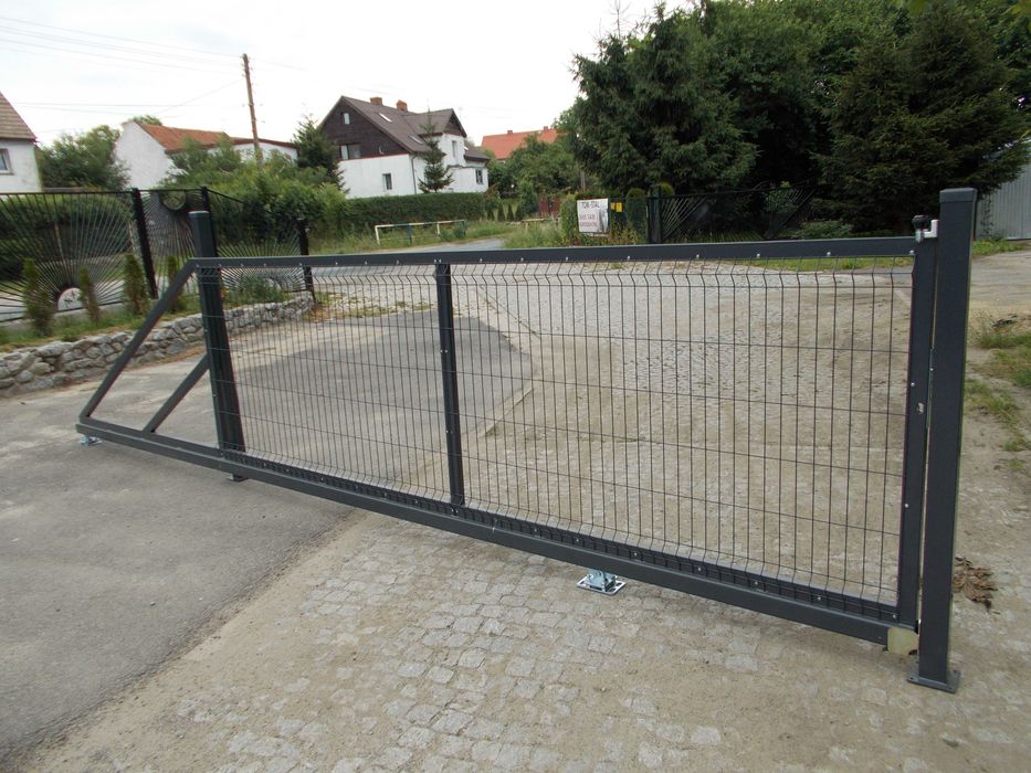 BRAMA PRZESUWNA 4m wypełniona panelem - komplet pod klucz -cała polska