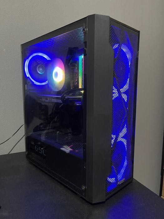 Computador gaming e monitores