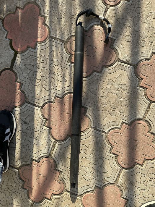 Амортизатор крышки багажника audi q8,ку8