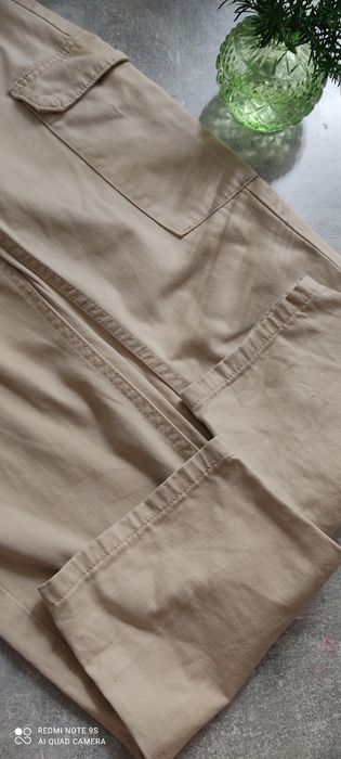 Spodnie bojówki dla dziewczynki podkreślające talię