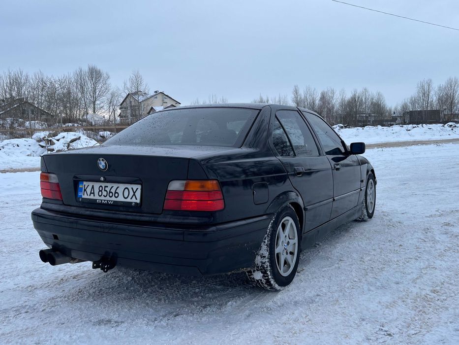 Продам BMW E36 1996р sedan 1.8