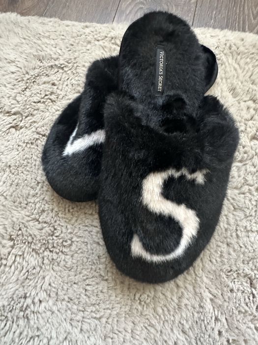 Тапочки від  Victoria’s Secret