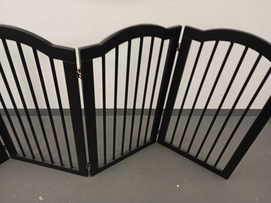 Barierka na drzwi, kominek, schody