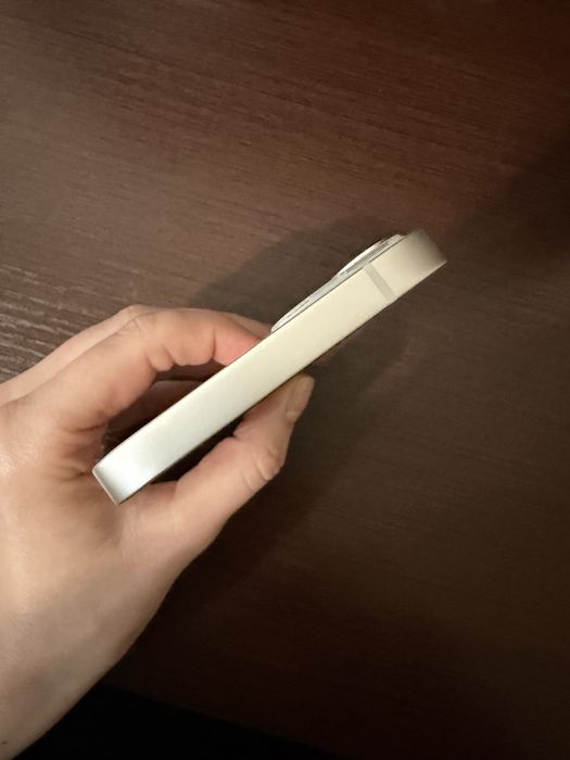 Продам iPhone 13, 128 GB, Starlight