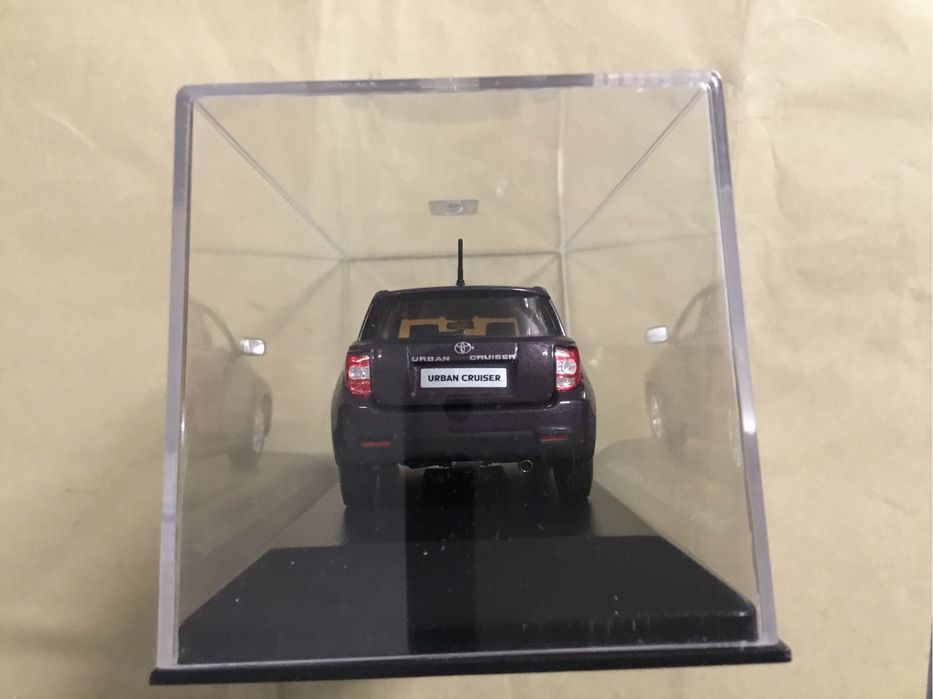 Miniatura Toyota Urban Cruiser escala 1/43