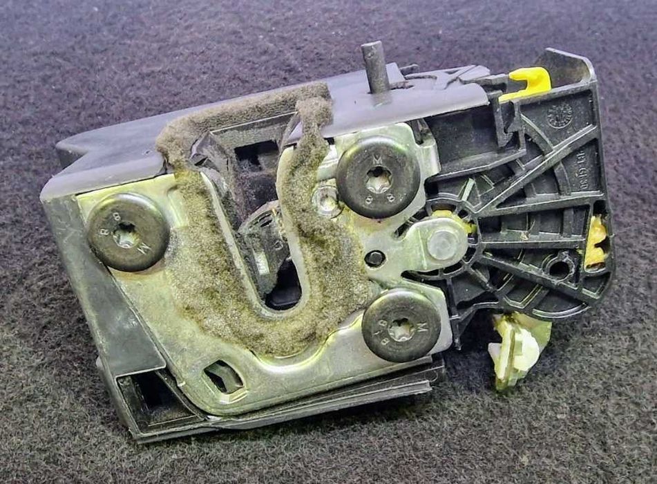 Fechadura / Fecho Porta Trás Esquerdo 825033052RA - DACIA SANDERO III