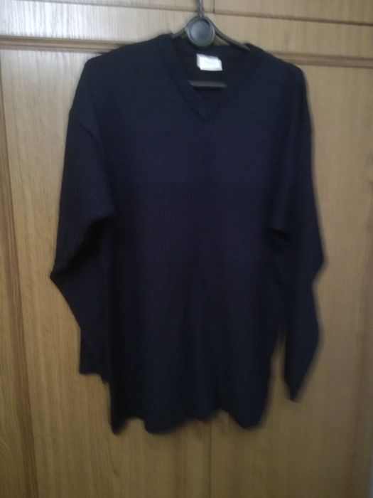 Sweter męski w serek